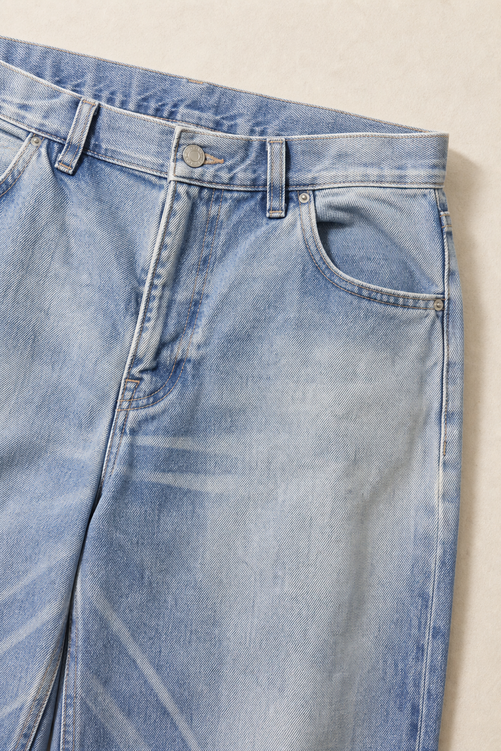 Bari Loose-Fit Jeans in Light Wash - fabric detail