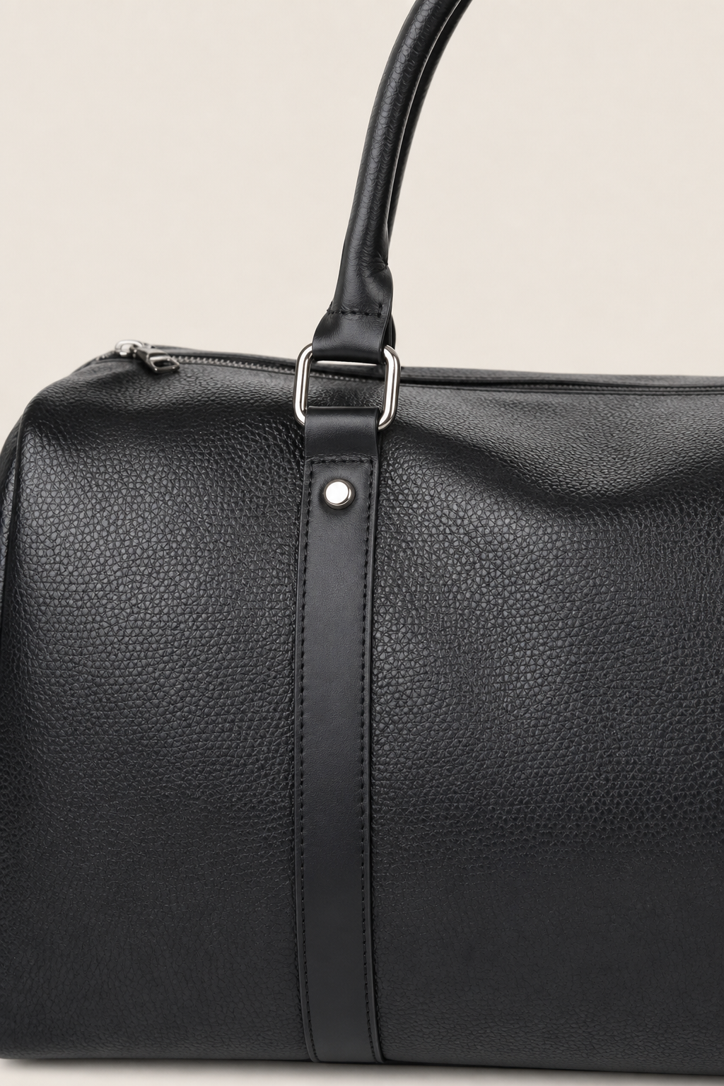 Ischia Leather Duffle Bag in Black - detail view