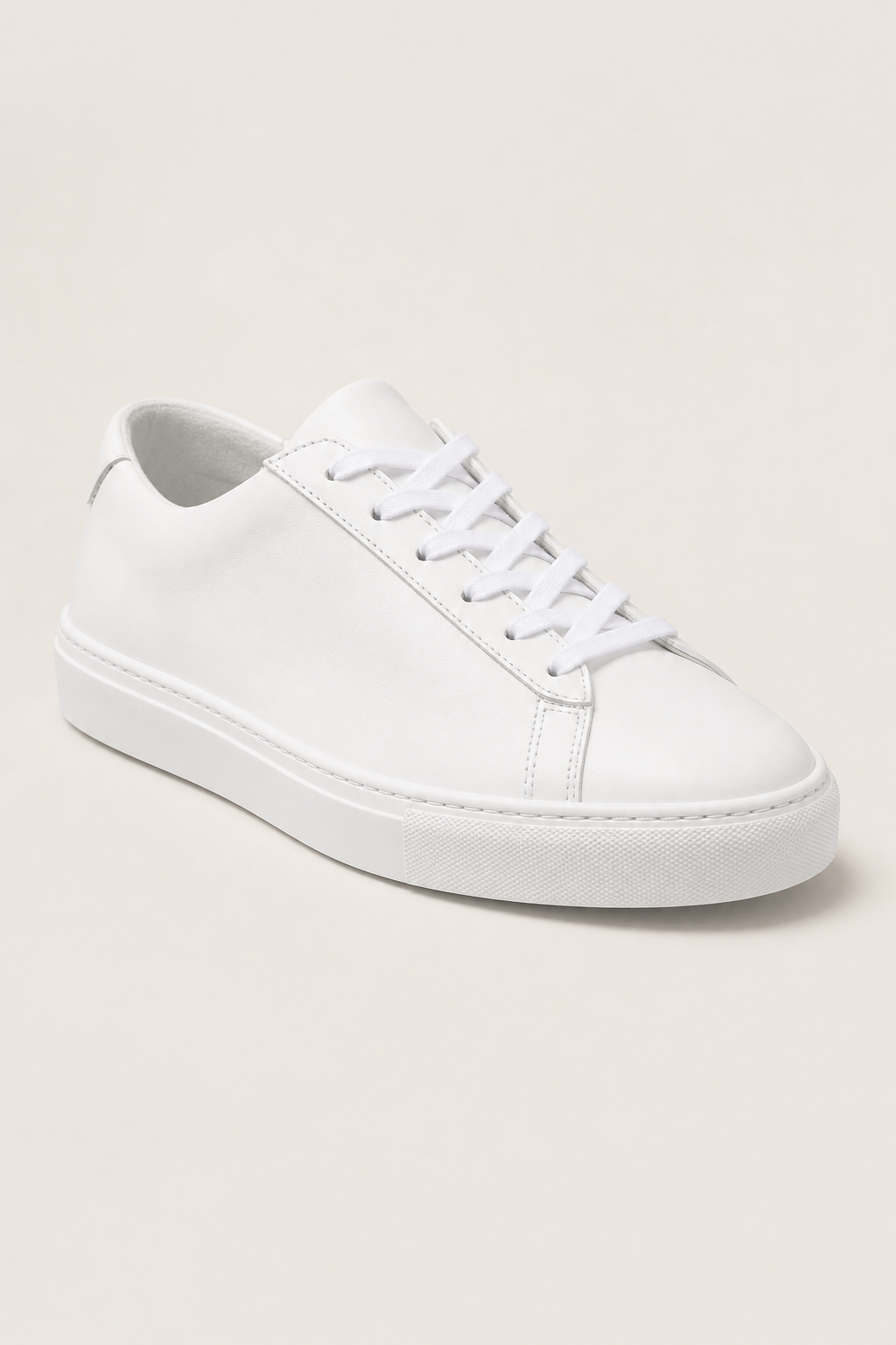 Levanzo Leather Sneakers in White - angle view