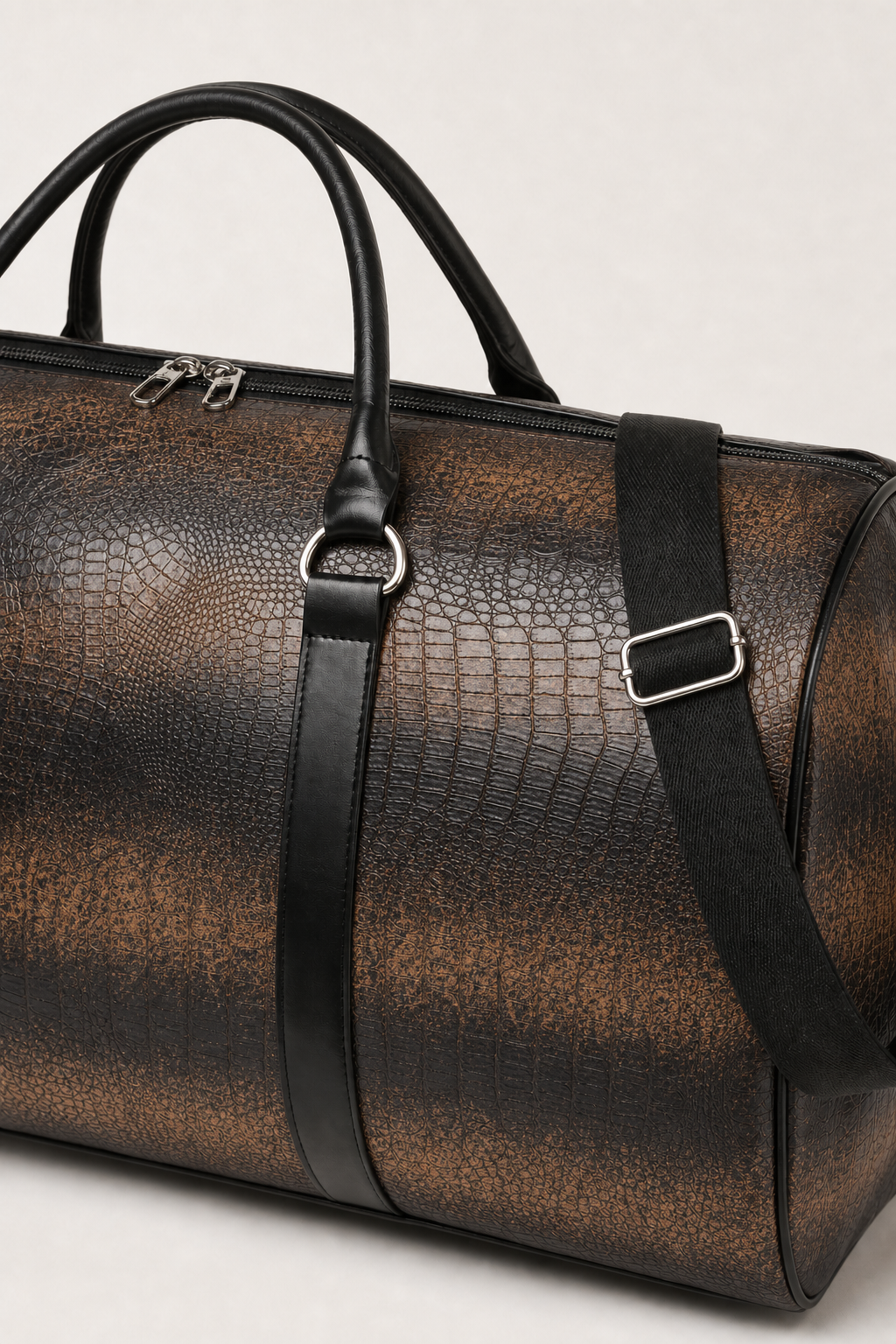 Positano Travel Duffle Bag in Chestnut - detail view