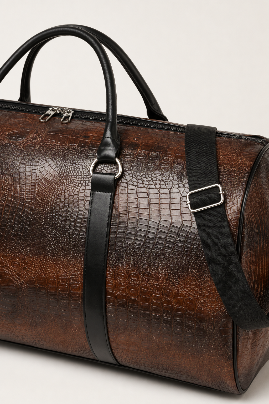 Positano Travel Duffle Bag in Cognac - detail view